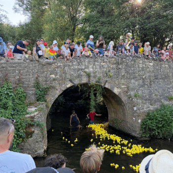DUCK RACE DUCK RACE